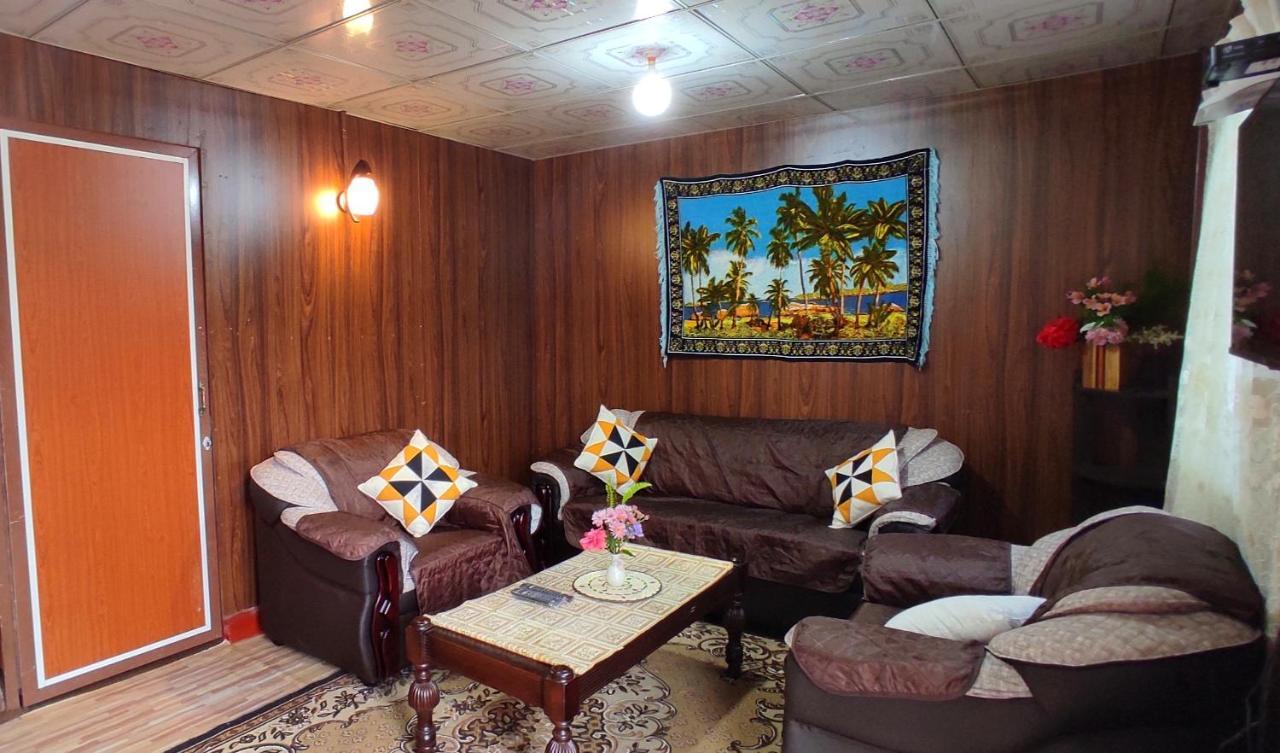 Townside Lodge นูวาราเอลิยา ภายนอก รูปภาพ